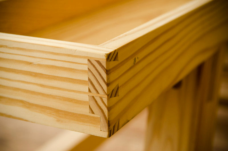 Dovetail joint on the tool tray of a portable Moravian Workbench