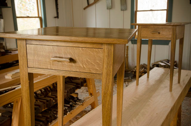 Shaker end table in figured white oak with ammonia fuming for woodworking plans