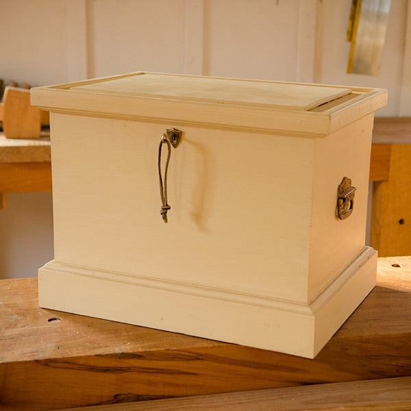 Portable dovetail tool chest woodworking class