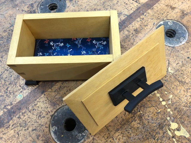 Woodworking Class: Make a Dovetail Memento Box with Bill Anderson (1 day)