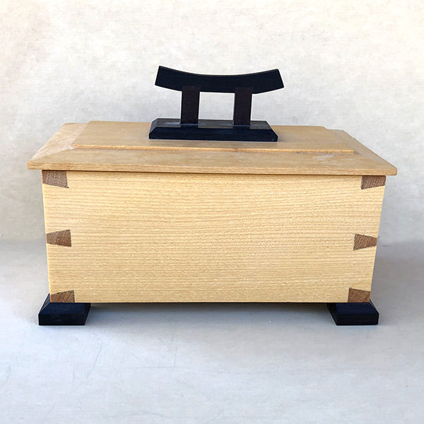 Woodworking class make a dovetail memento box with lid