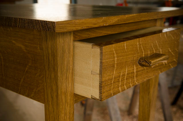 Shaker end table in figured white oak with ammonia fuming for woodworking plans